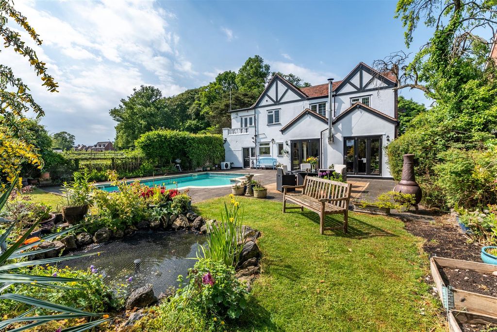 Property photo 2 of 39 8648009-Exterior31.Jpg