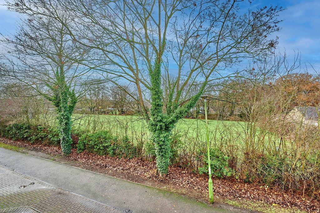 Property photo 3 of 17 Northolt Park