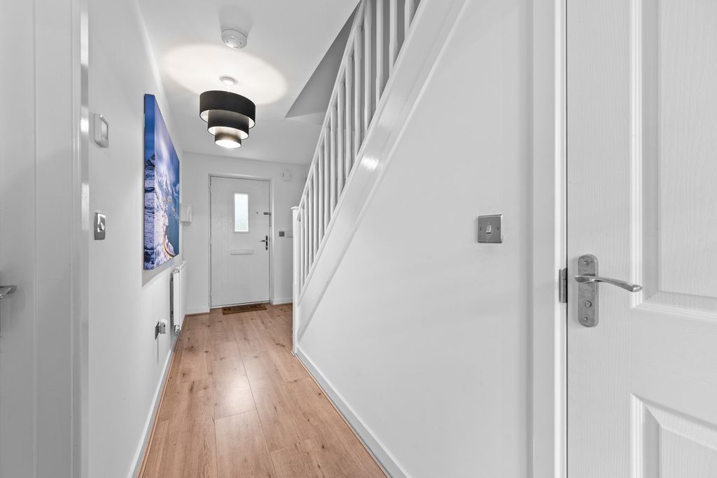 Property photo 3 of 33