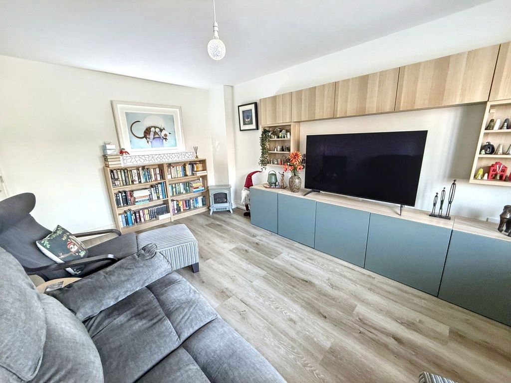Property photo 3 of 23