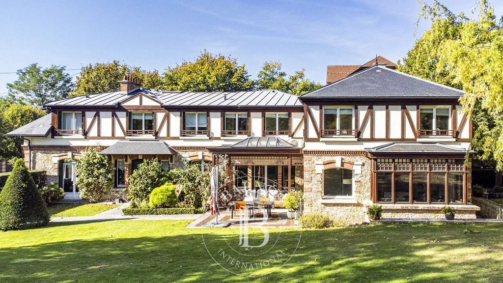 Property photo 1 of 28