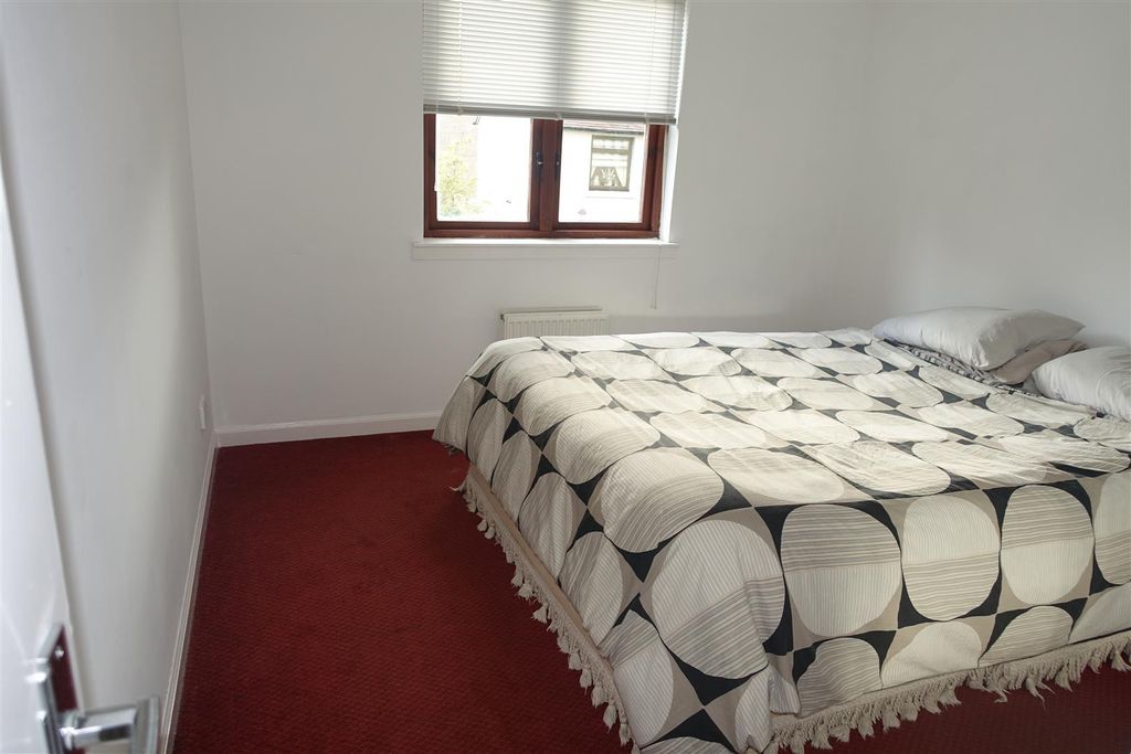 Property photo 3 of 6 Bedroom 1