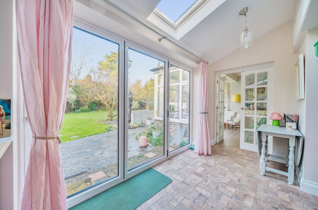 Property photo 3 of 33