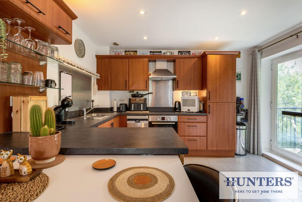 Property photo 3 of 23 Kitchen