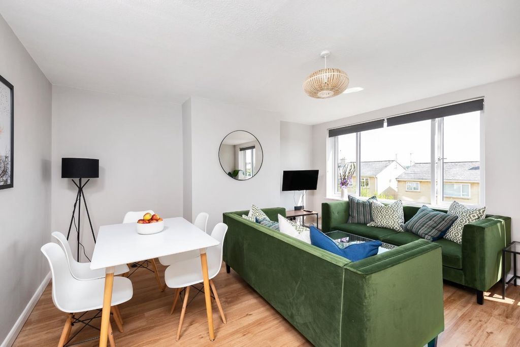 Property photo 3 of 15 74 Marshfield Way, Bath, BA1 6HQ-4.Jpg