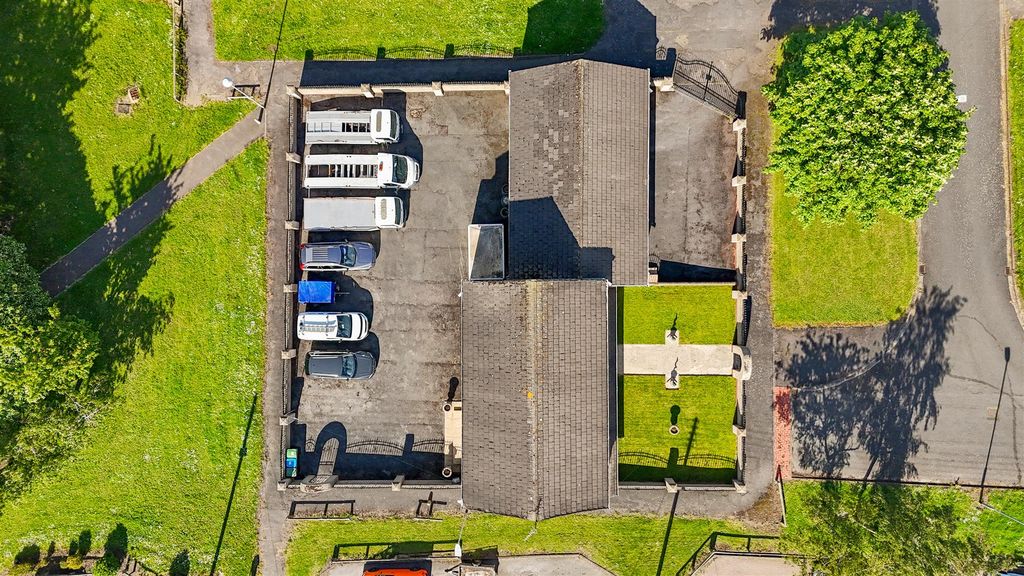 Property photo 2 of 26