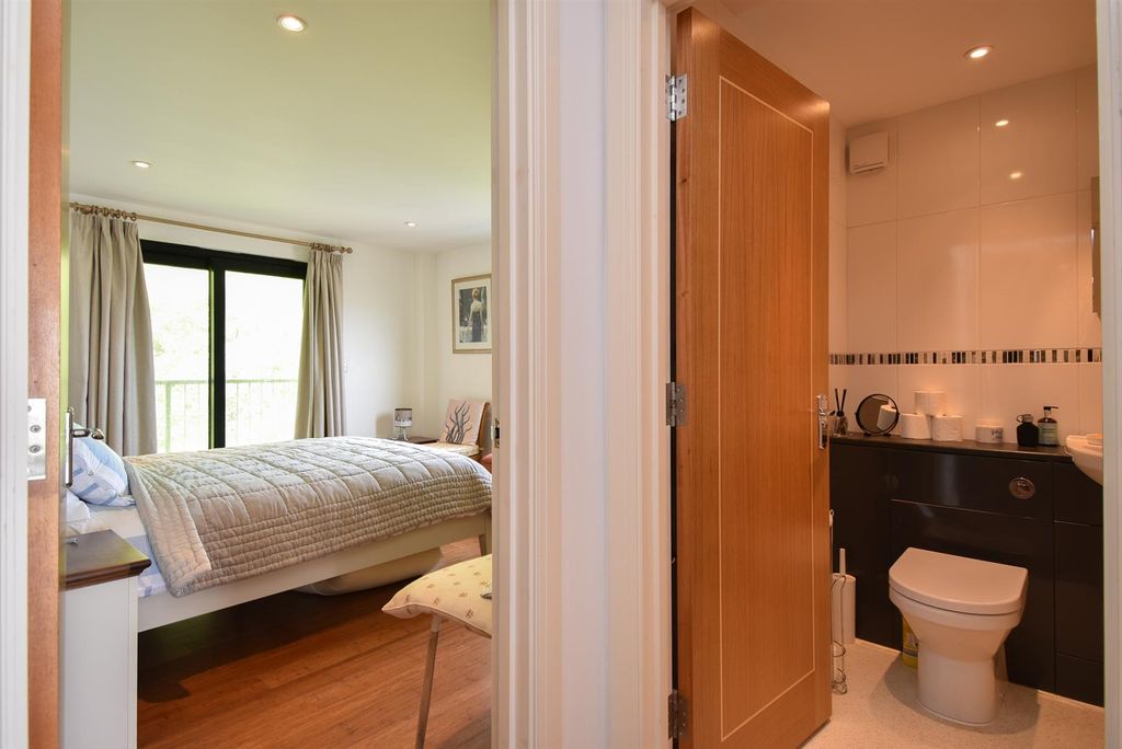 Additional image 13 of 2 bed flat for saleRock-A-Nore Road, Hastings TN34