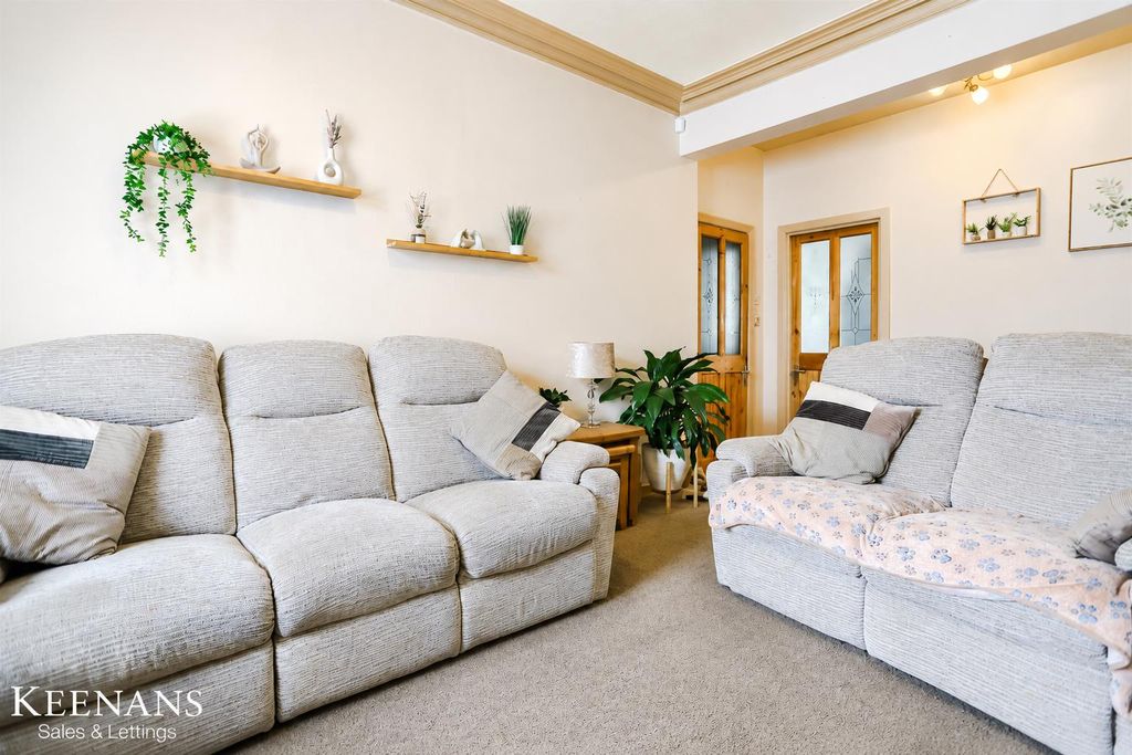 Property photo 2 of 27
