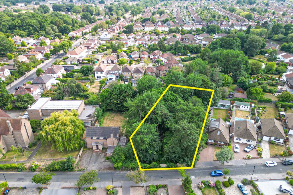 Property photo 1 of 17 Land On The South Side Of Farm Drive, Croydon, Cr0 8Hx
