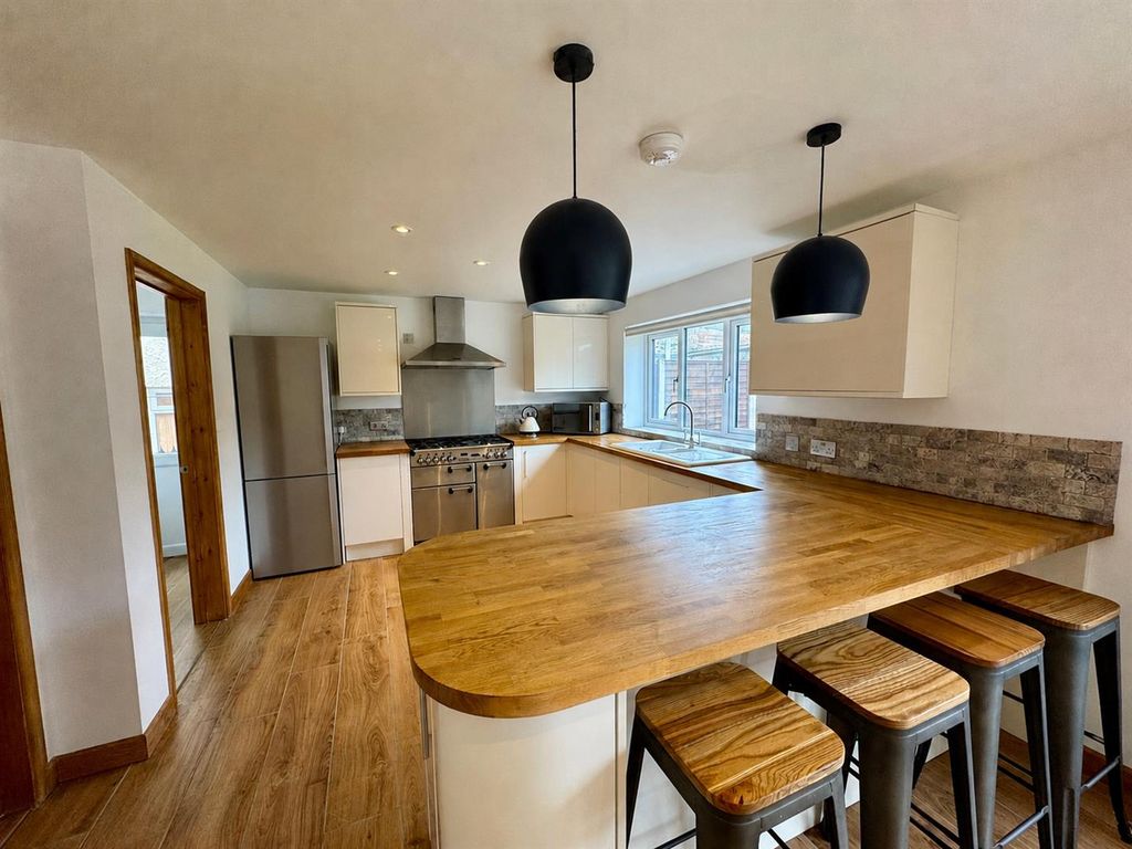 Property photo 2 of 28 Kitchen Diner (1/4)