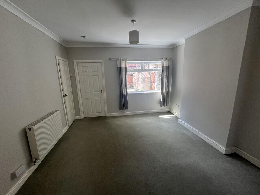 Property photo 3 of 10 Living Room