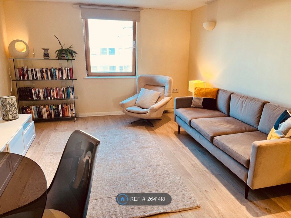 Property photo 2 of 30 Sitting Room