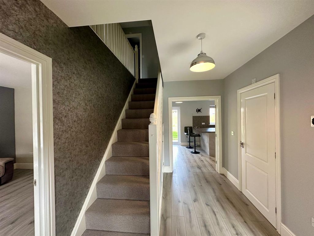 Property photo 3 of 29 Entrance Hall
