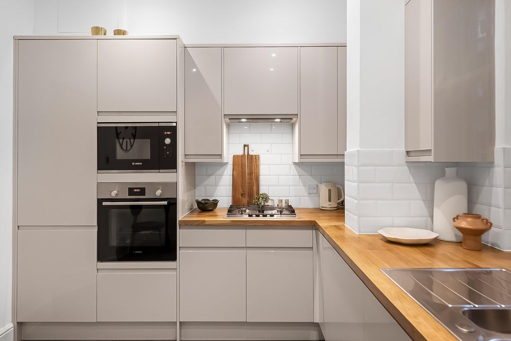 Property photo 3 of 17 Image