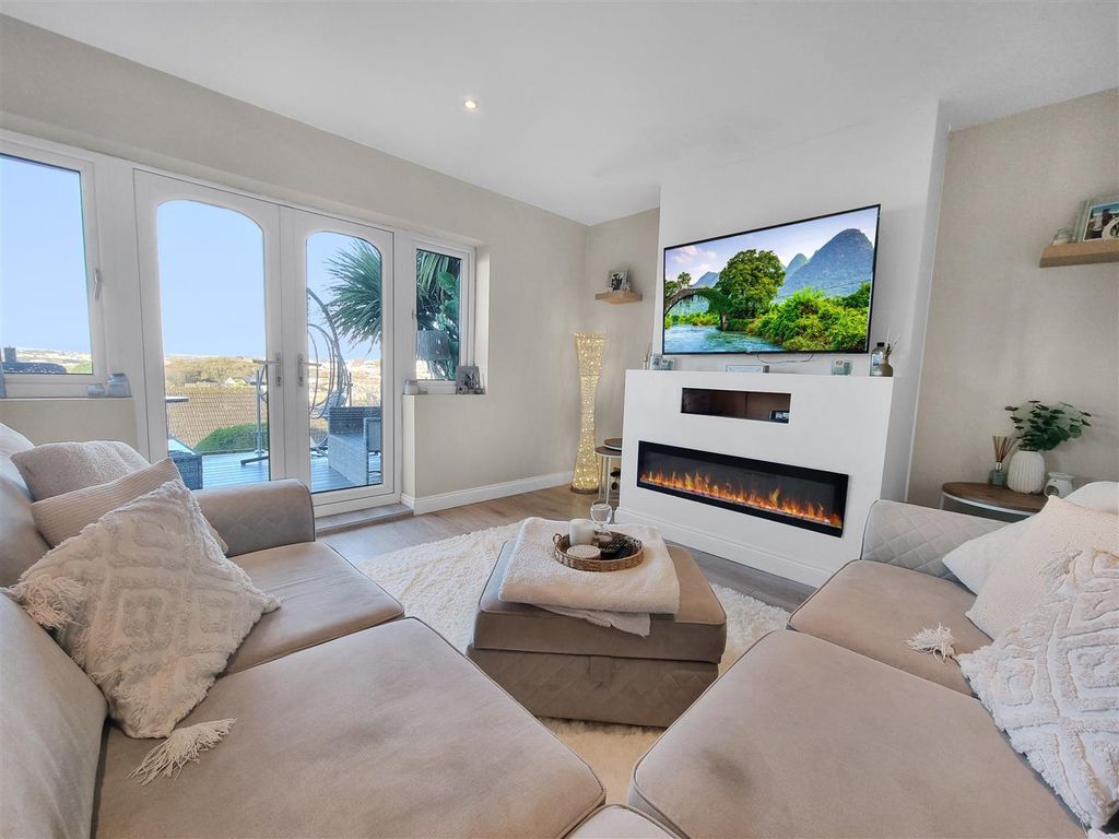 Property photo 3 of 19 87628.Jpg