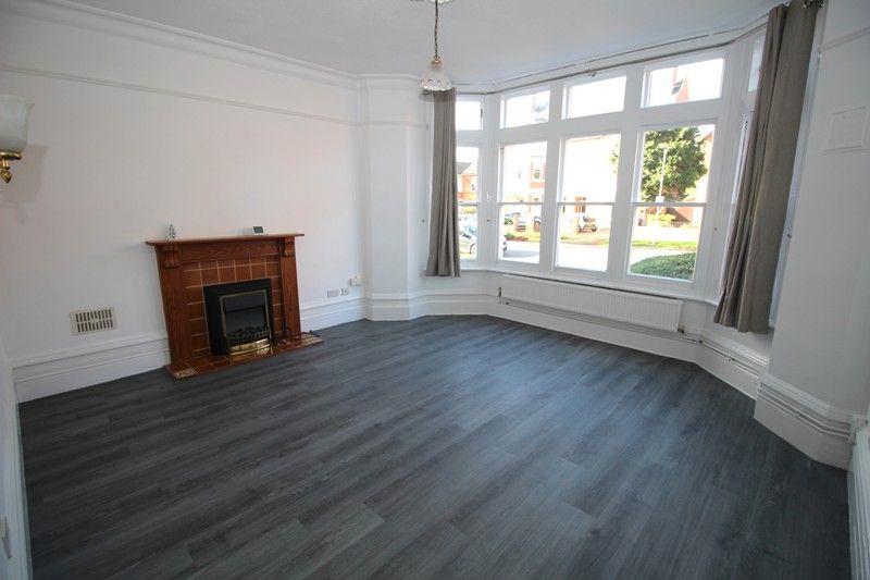 Property photo 2 of 9 Lounge