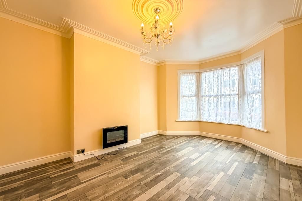 Property photo 2 of 20 Lounge