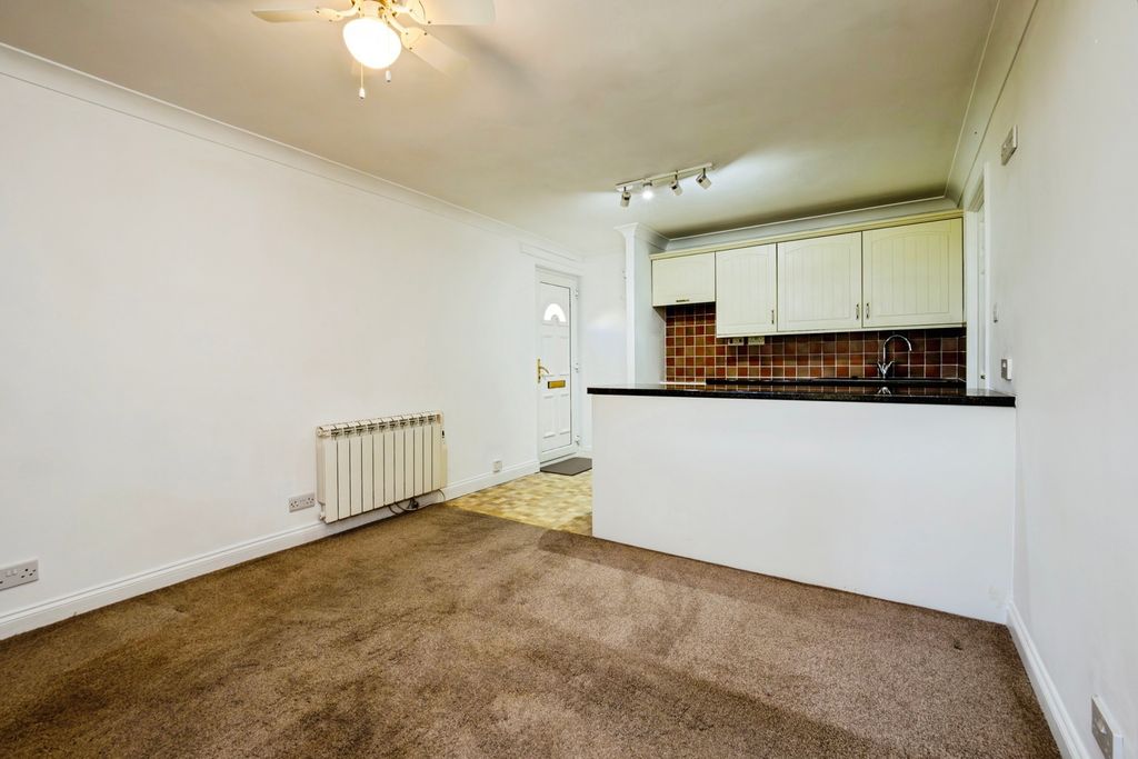 Property photo 3 of 16 Photo