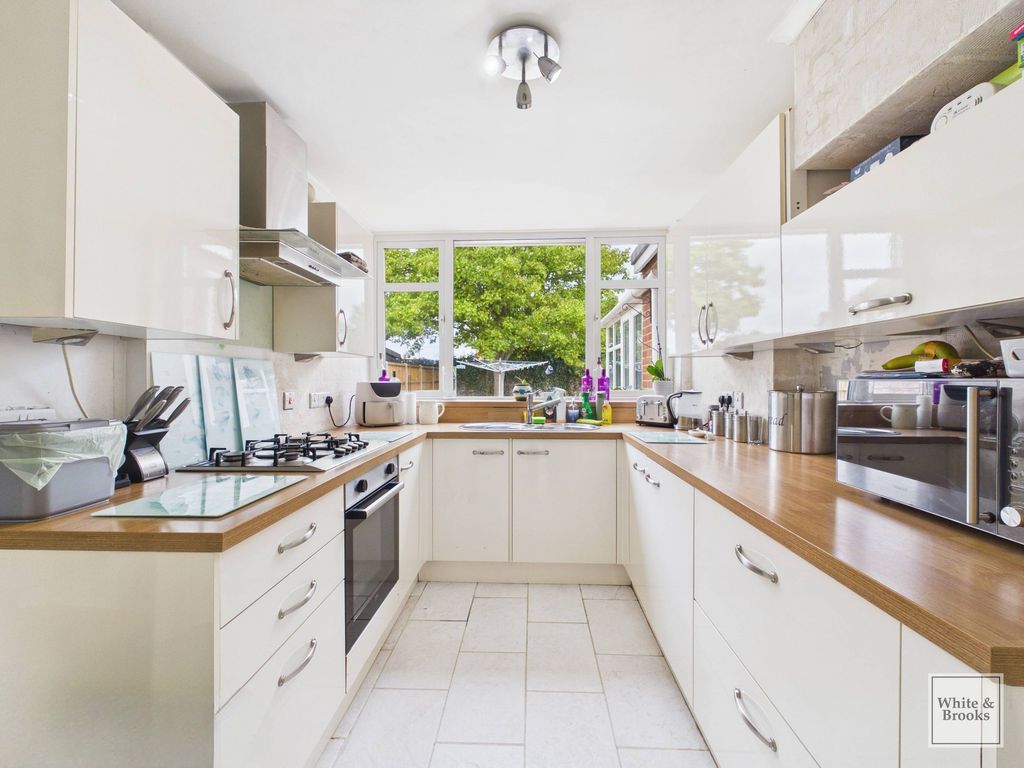 Property photo 3 of 21 Kitchen