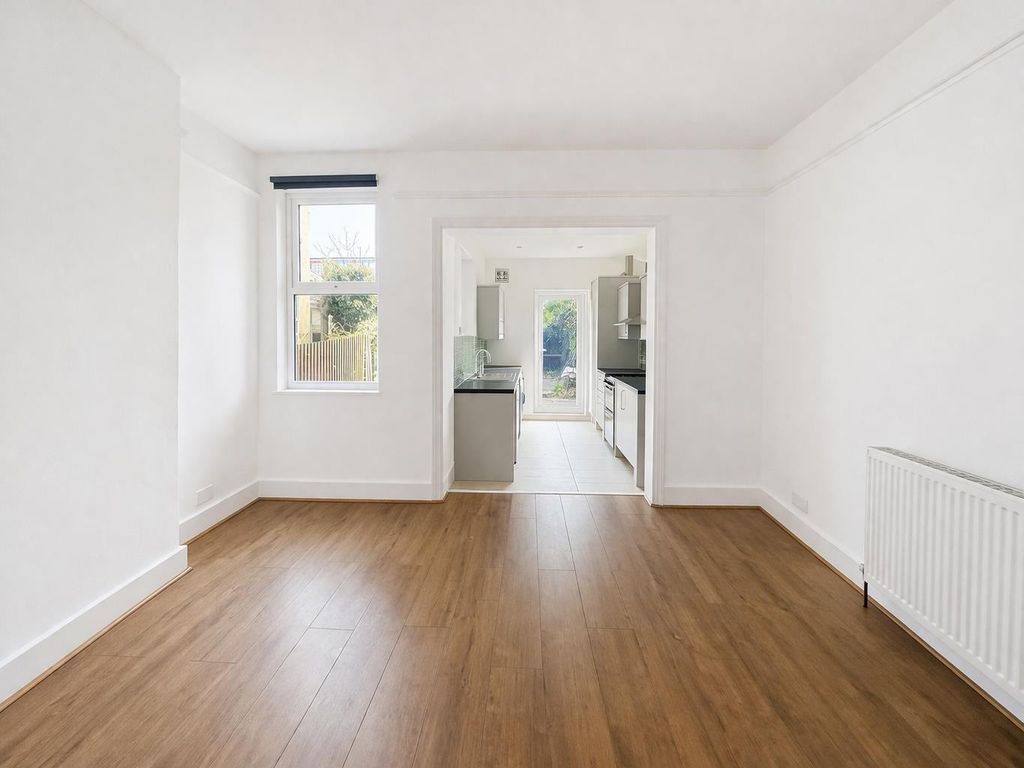 Property photo 3 of 11 Dining Area