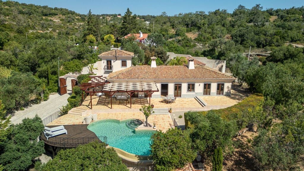 Property photo 1 of 28 Algarve Villa Ptlouv499 1