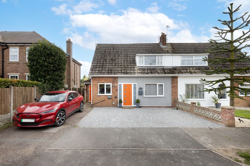 Property photo 2 of 18 Front Exterior Paul Benson Ewemove Goole And Selby