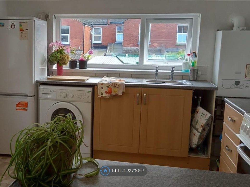 Property photo 2 of 9 Kitchen