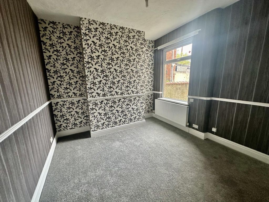 Property photo 3 of 8 Dining Room