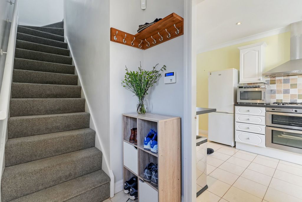 Property photo 2 of 27