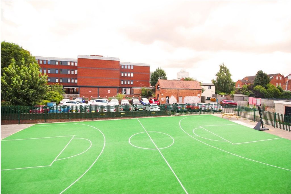 Property photo 2 of 11