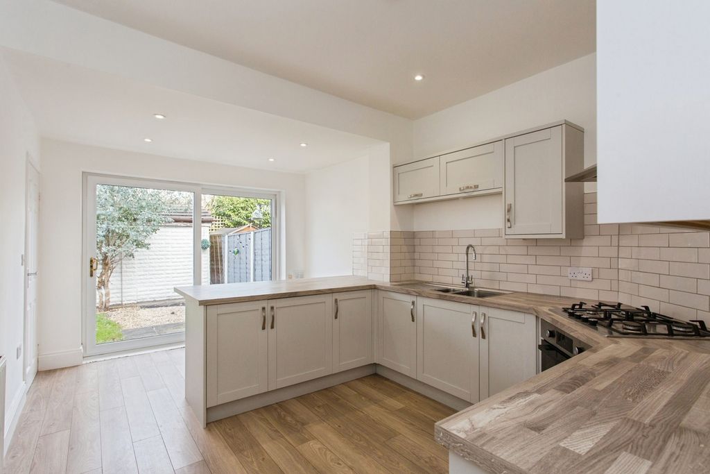 Property photo 3 of 16 Kitchen Diner