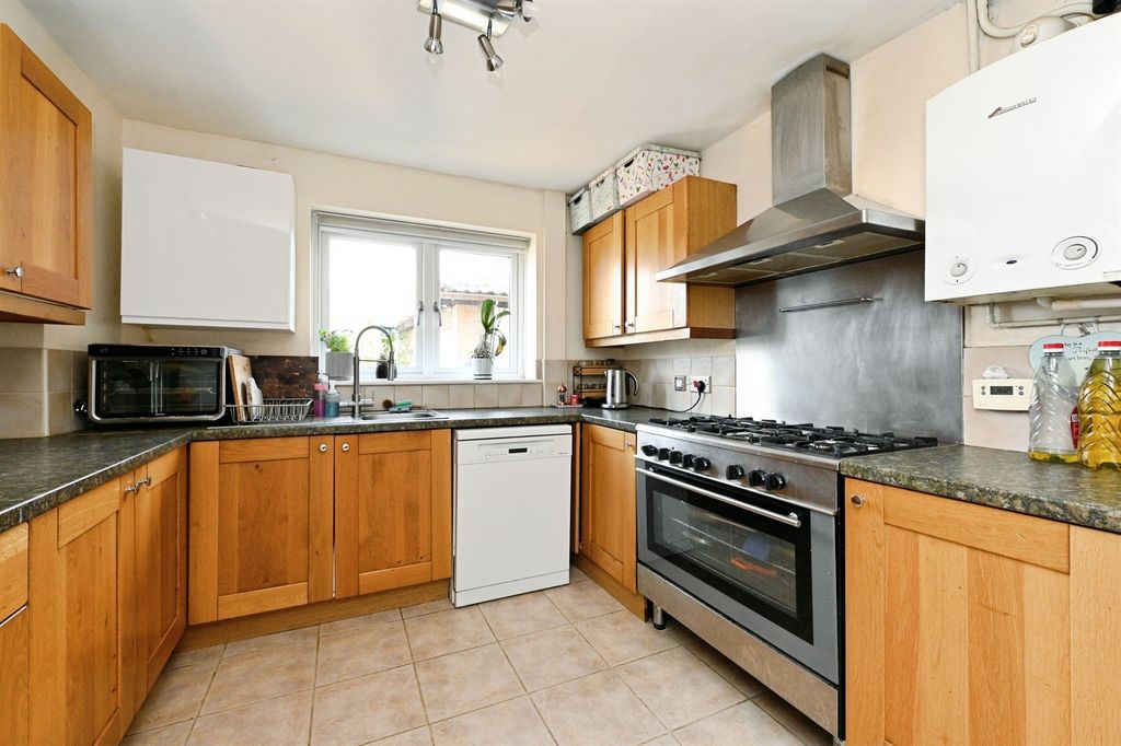 Property photo 2 of 17