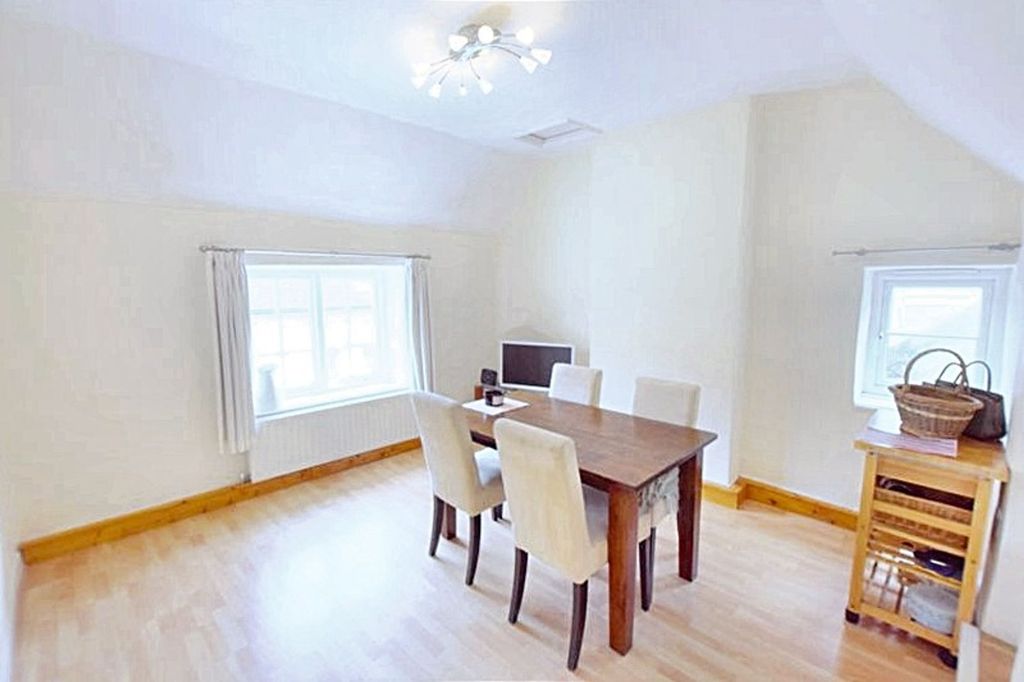 Property photo 3 of 10 Dining Room