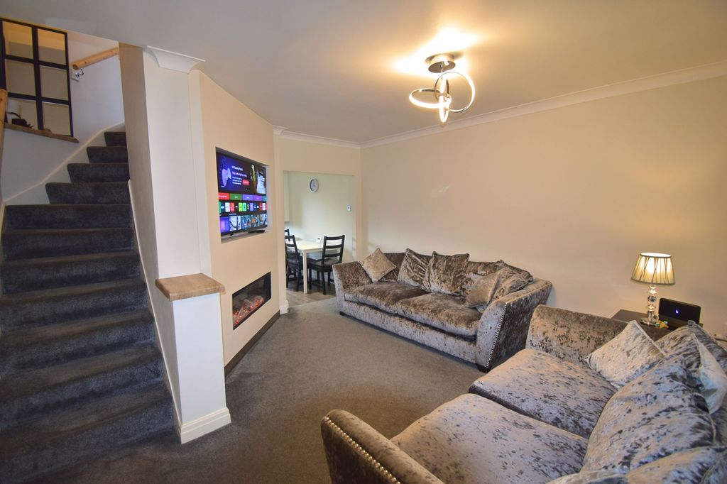 Property photo 3 of 17 Sitting Roon