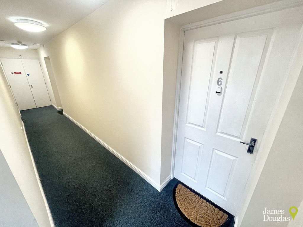 Property photo 3 of 20 Communalentrancehallway