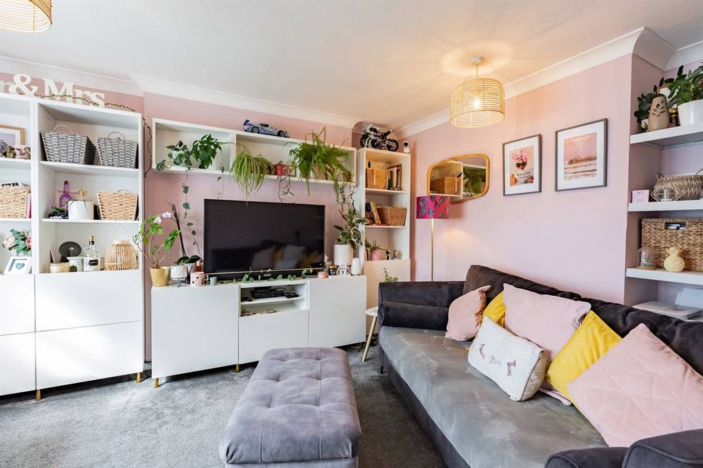 Property photo 3 of 28