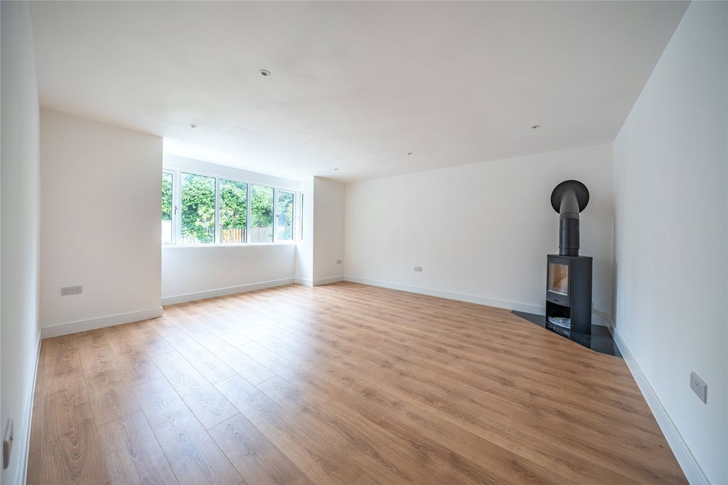 Property photo 3 of 18 Picture No. 02