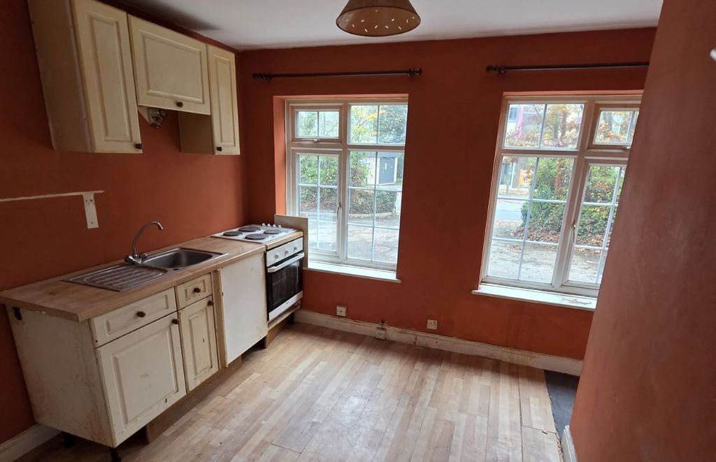 Property photo 2 of 8