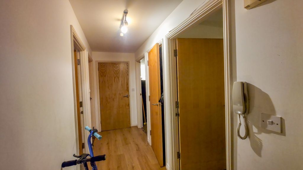 Property photo 2 of 16 20251103_163644