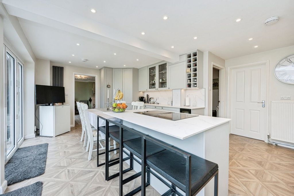 Property photo 2 of 43