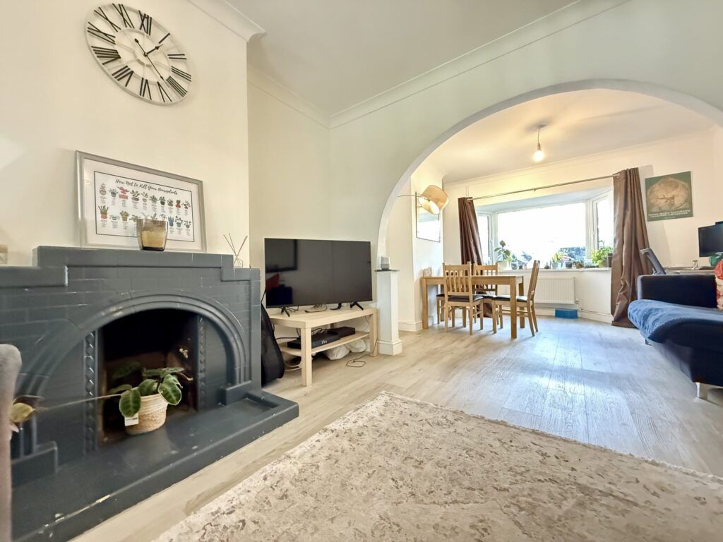 Property photo 2 of 28