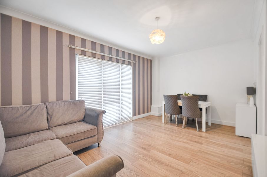 Property photo 1 of 30 Lounge (1).Jpg