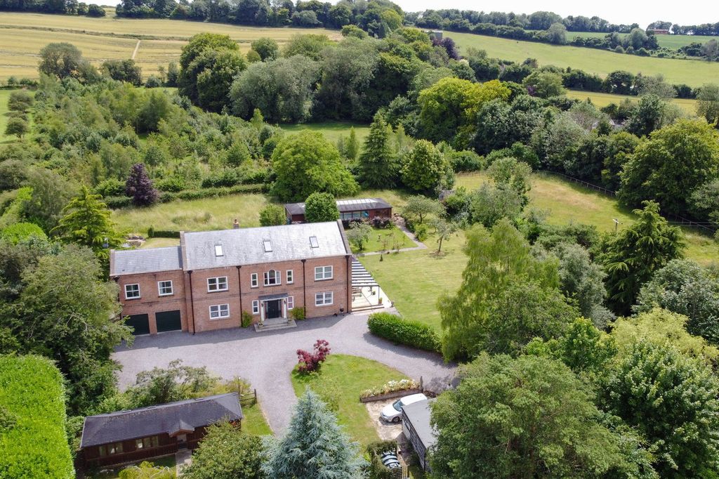 Property photo 1 of 32