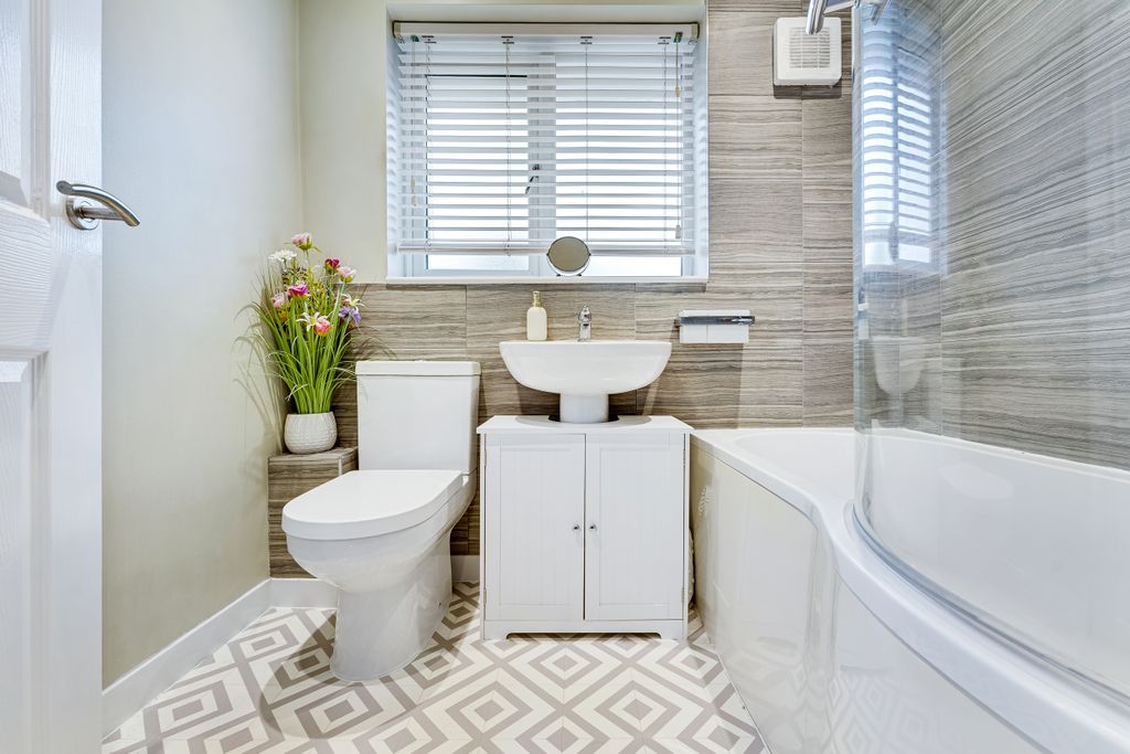 Property photo 3 of 12 11 Duckworth Grove-25