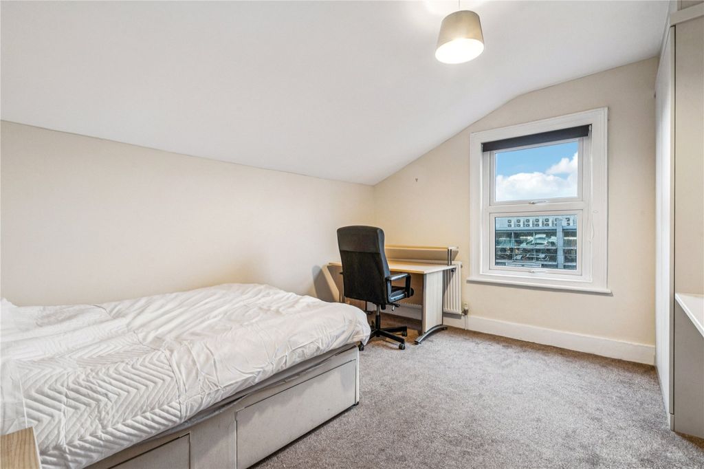 Property photo 3 of 16 Picture No. 11