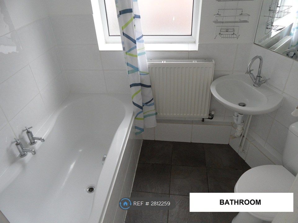 Property photo 3 of 6 Bathroom With Wc And Sink