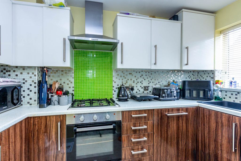 Property photo 2 of 9 Kitchen