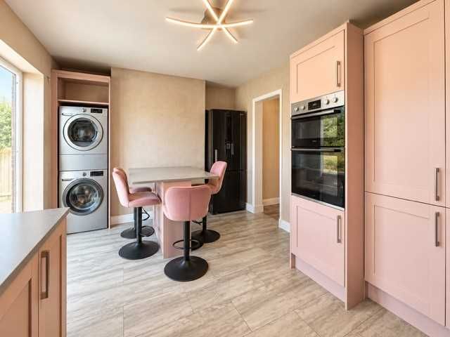 Property photo 3 of 9 Kitchen