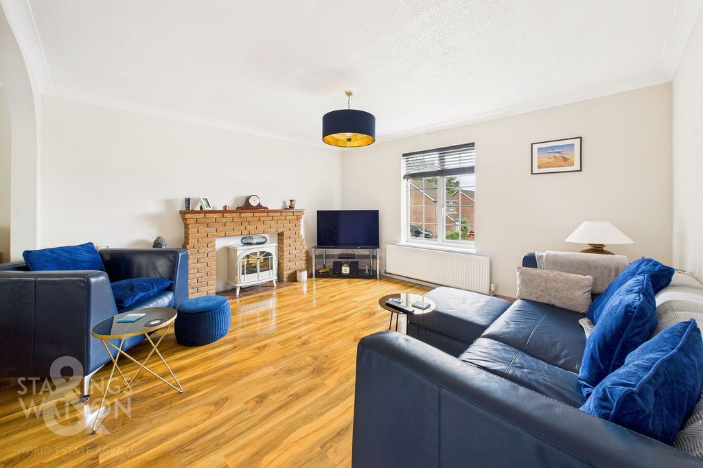 Property photo 2 of 18