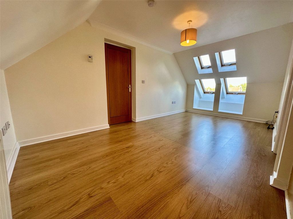 Property photo 3 of 8 Picture No. 05